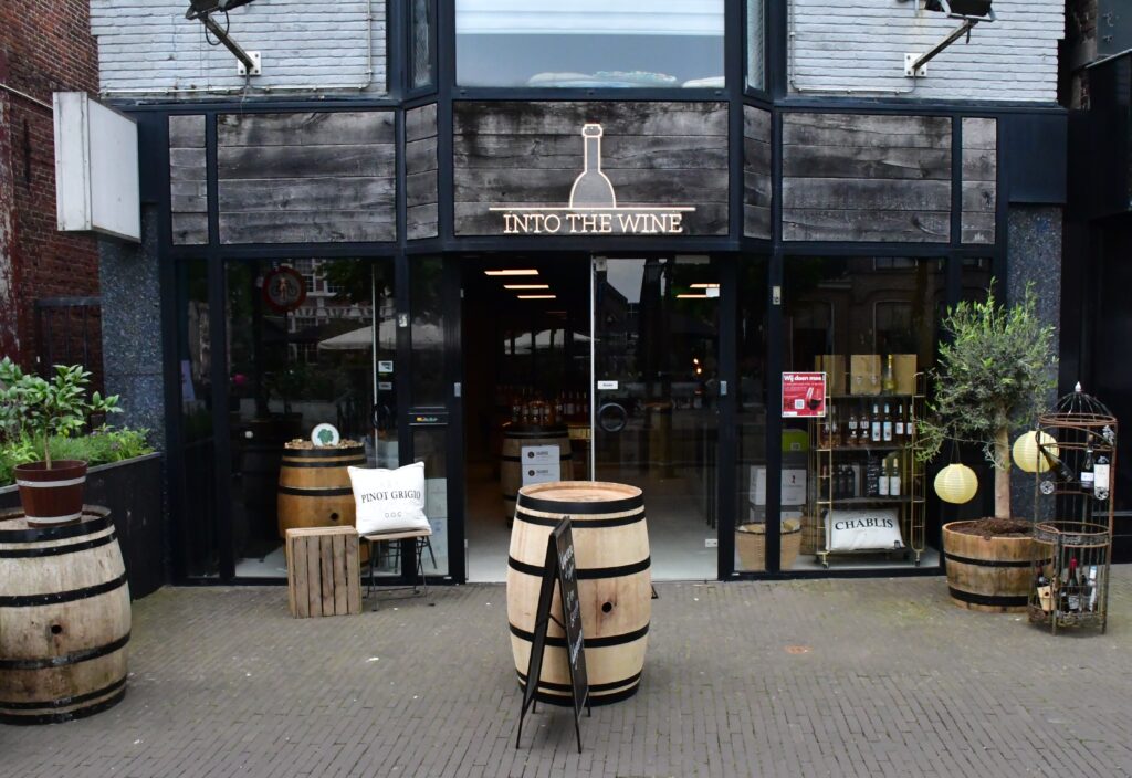 Vooraanzicht into the wine winkel Heerenveen